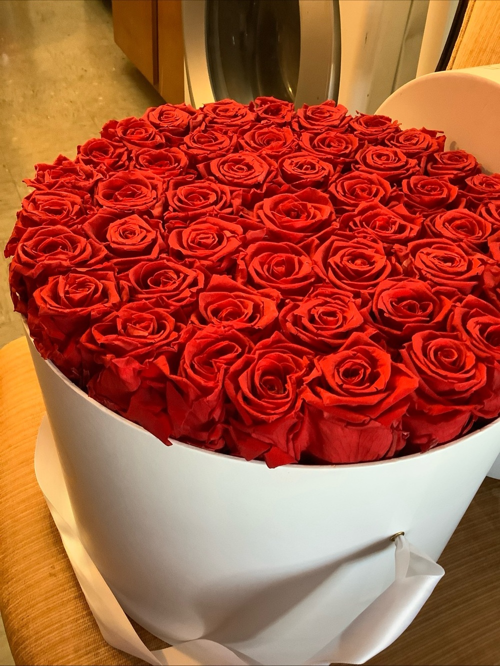 Venus Et Fleur Large Round White Box 46 Red Eternity Preserved Roses Luxury - Picture 6 of 13